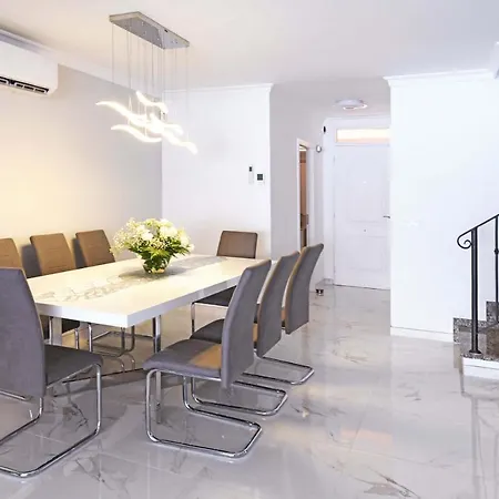 Casa Gerald * Коста-дель-Силенцио